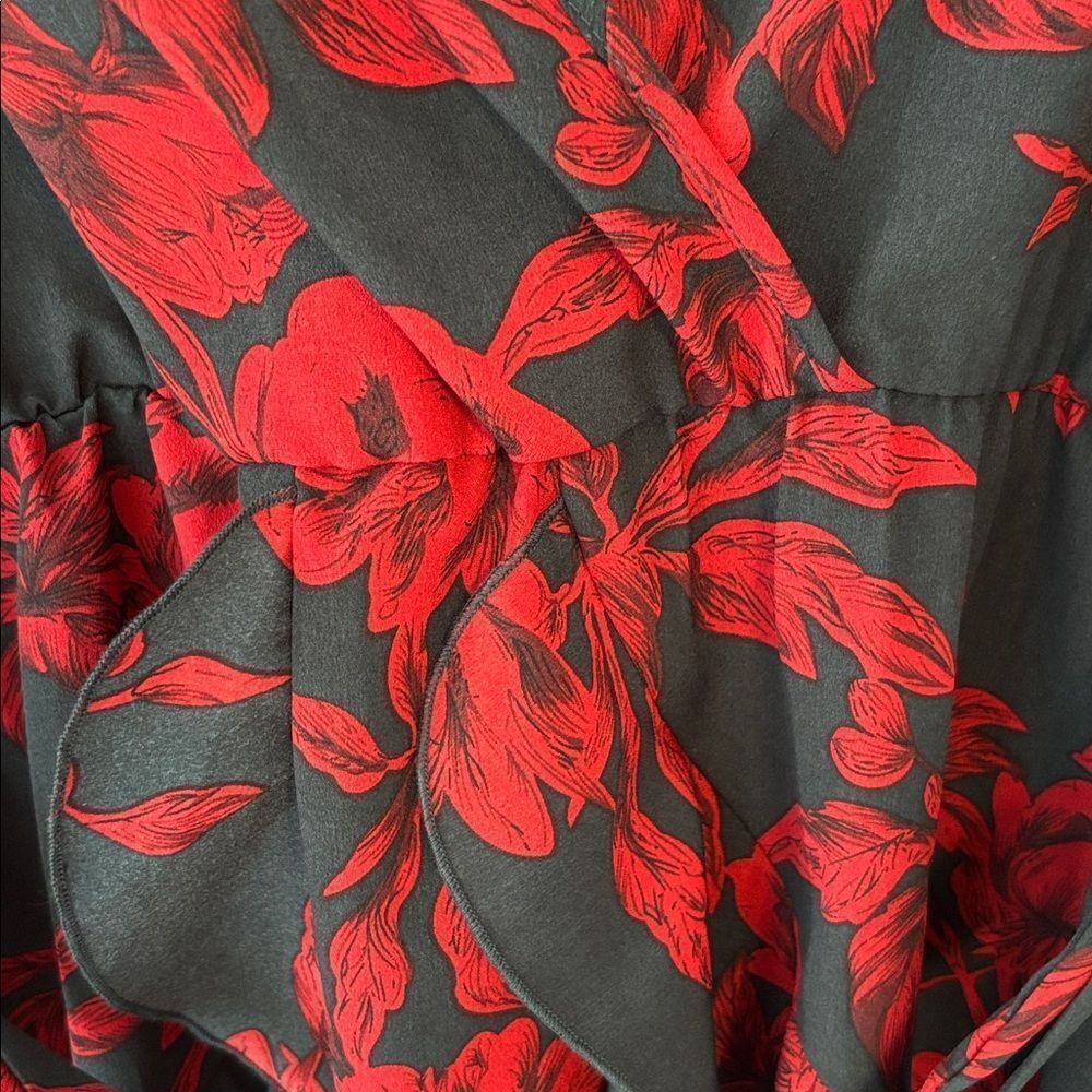 ✨NWT✨ Floral Red and Black Wrap Dress Size Large - Picture 4 of 7